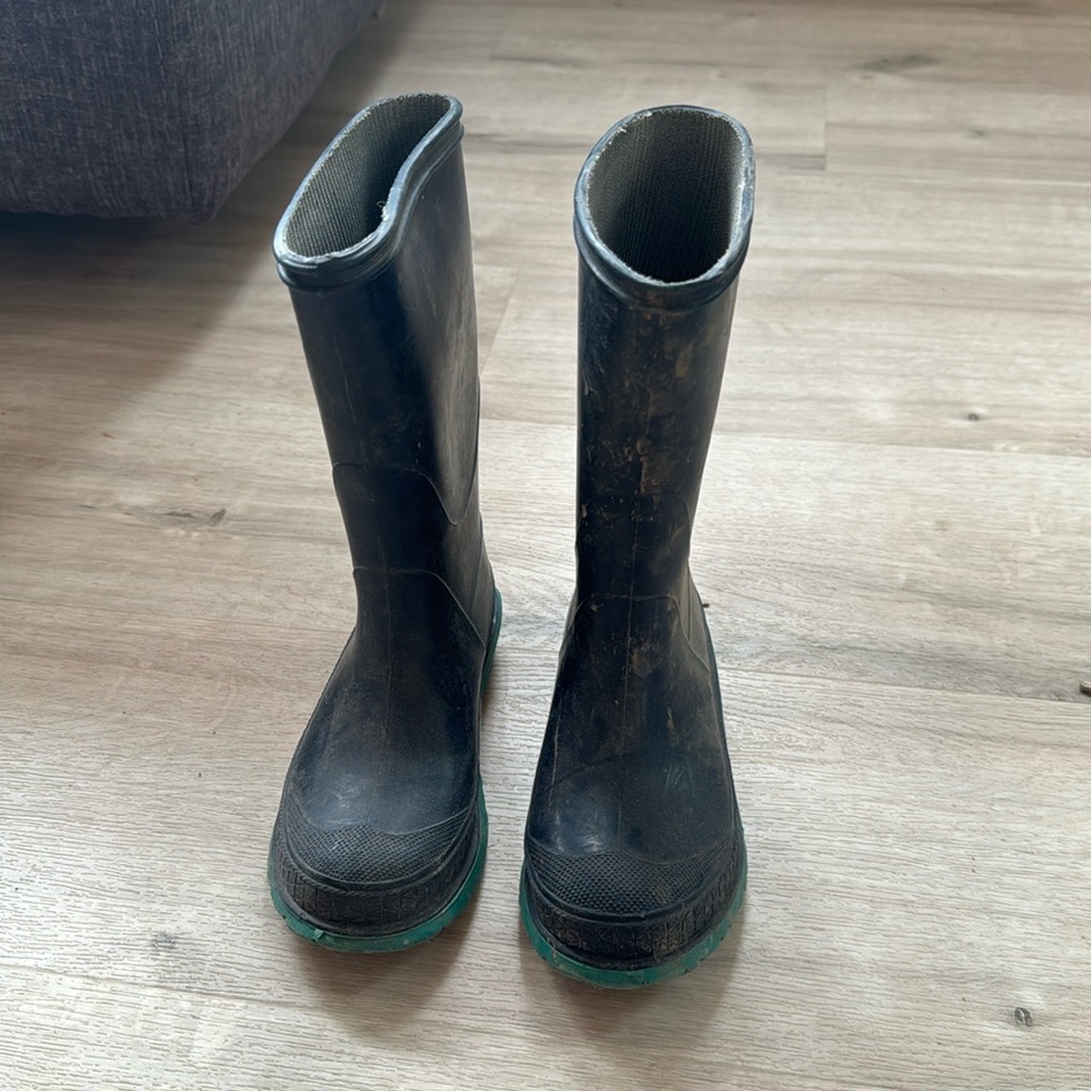 Kids mud boots, size 12